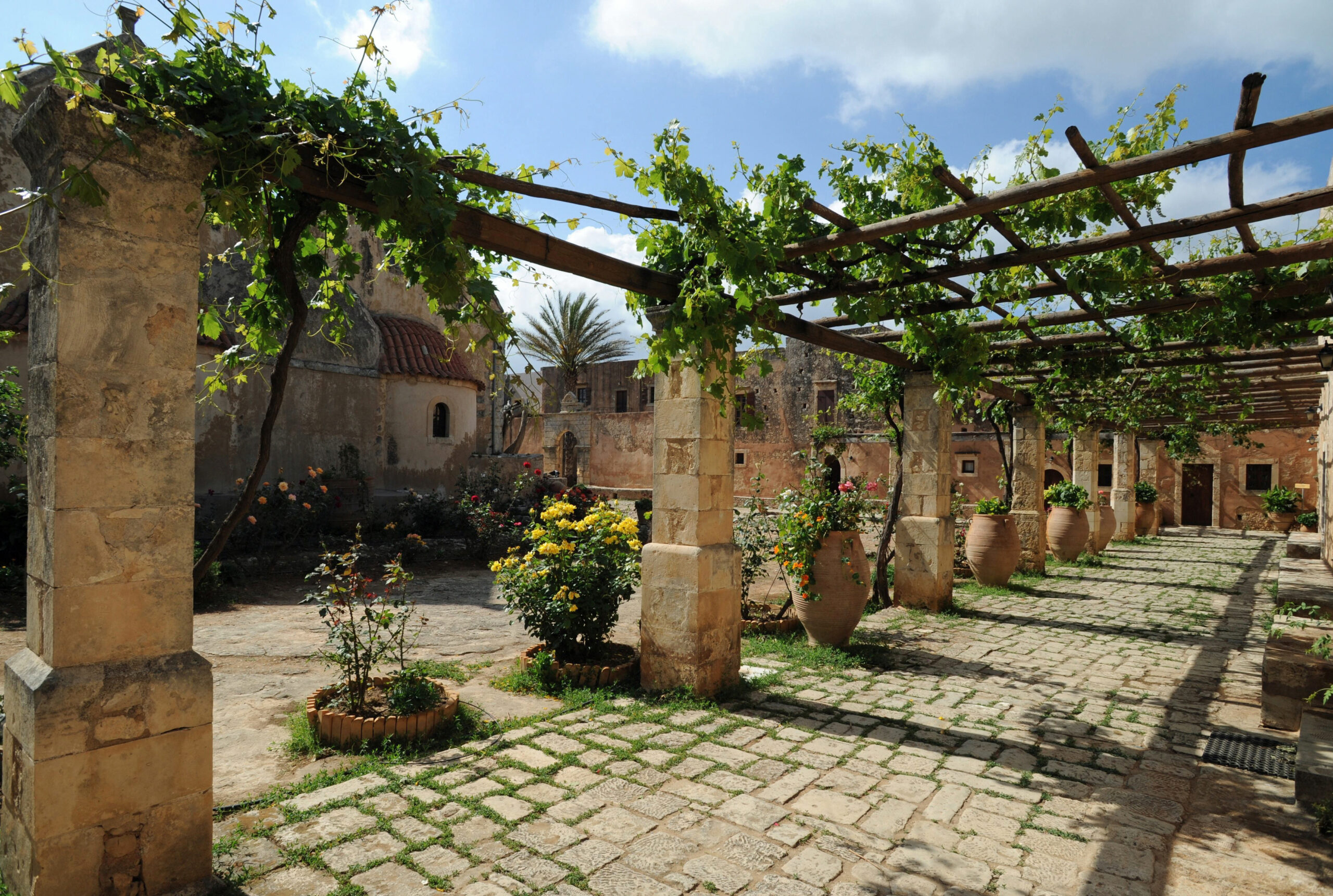 pergola de l'aile orientale du monastère d'arkadi près de réthymnon en crète